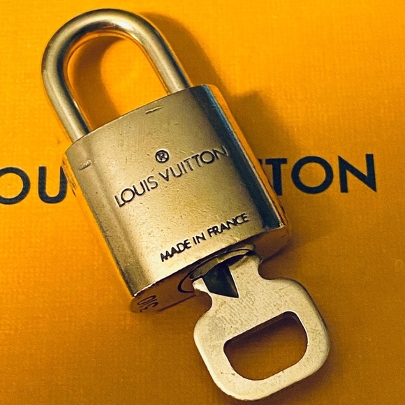 Louis Vuitton brass lock set with key #310 Authentic padlock nice - Picture 2 of 4